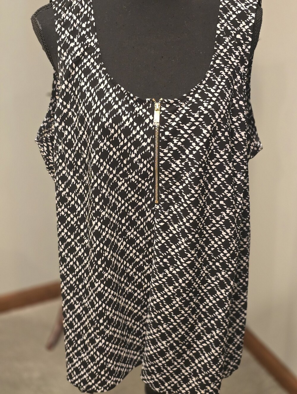 Sleeveless Black & White Zip-Front Tank Top